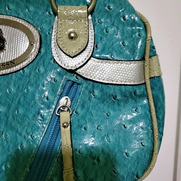 Very cute teal and grey/gray U.S. Polo Assn. Purse in excellent condition. - Picture 3 of 9